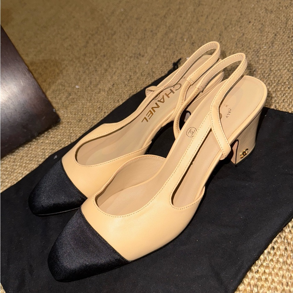 ORIGINAL CHANEL CLASSIC cap toe slingbacks with dust bag